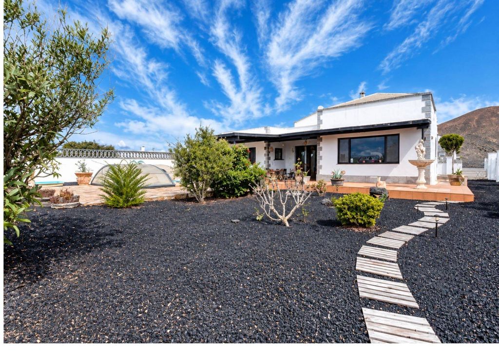 Luxury House for sale in Tías, 595 000 €, Photo 6