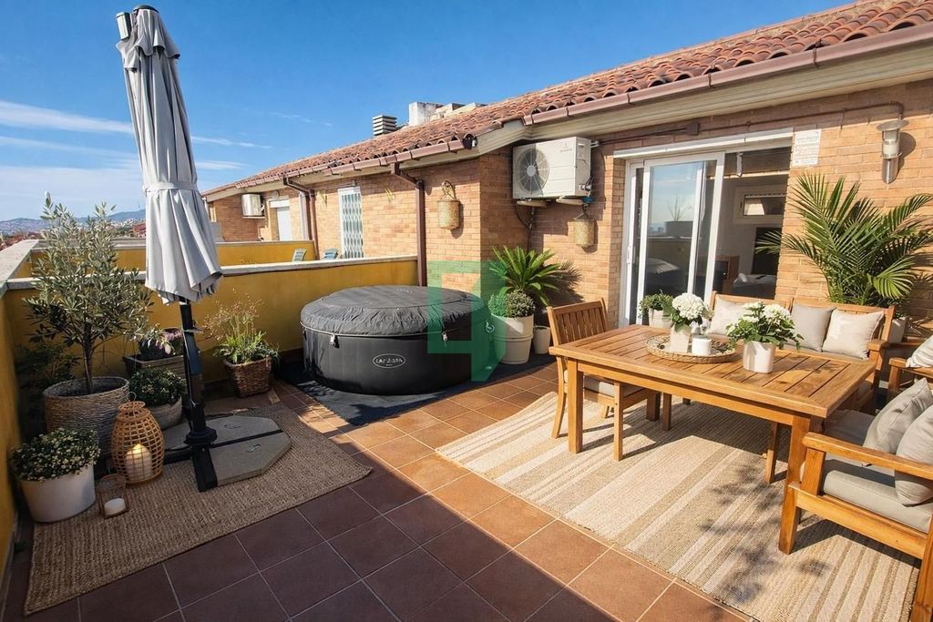 Maison de luxe à vendre à Badalona, 525 000 €, Photo 1