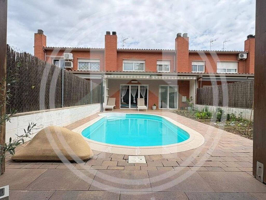 Maison de luxe à vendre à Cardedeu, 585 000 €, Photo 1
