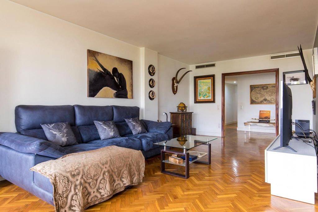 Luxury Apartment for sale in Zaragoza, 560 000 €, Photo 3