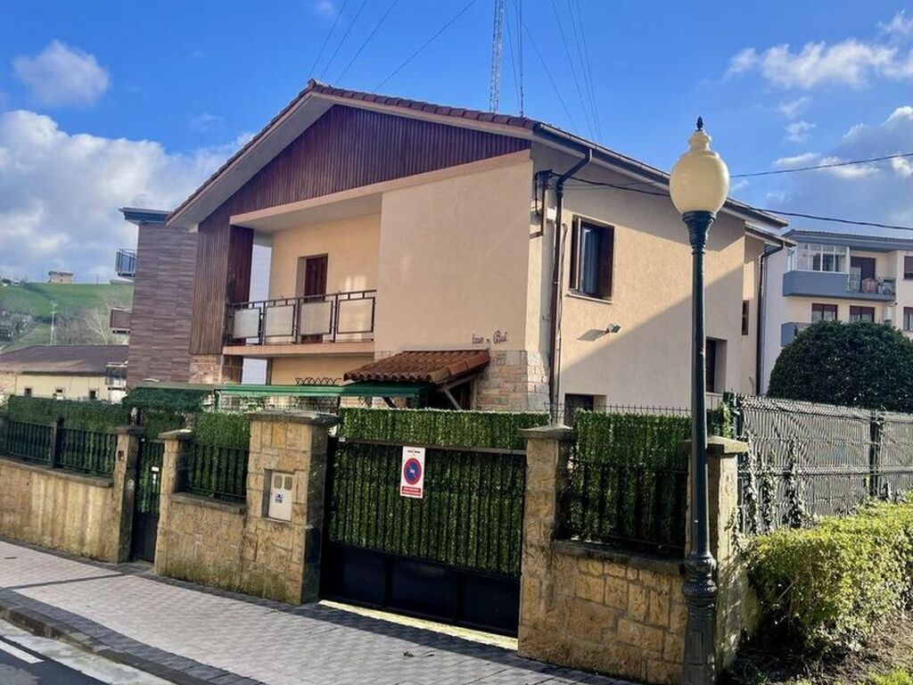 Luxury House for sale in Irun, 700 000 €, Photo 1