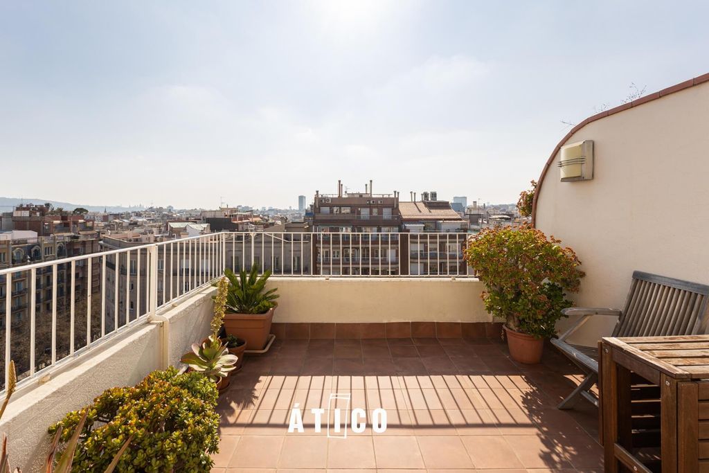Luxury Apartment for sale in Barcelona, 630 000 €, Photo 1