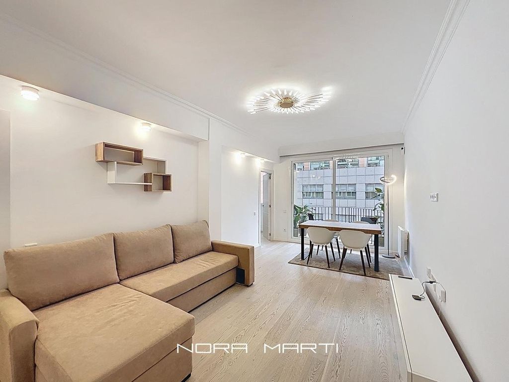 Luxury Apartment for sale in Barcelona, 725 000 €, Photo 1