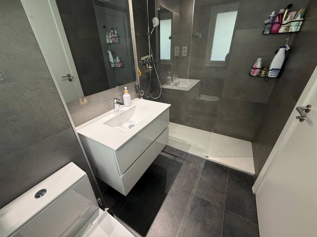 Luxury Apartment for sale in Cornellà de Llobregat, 445 000 €, Photo 7
