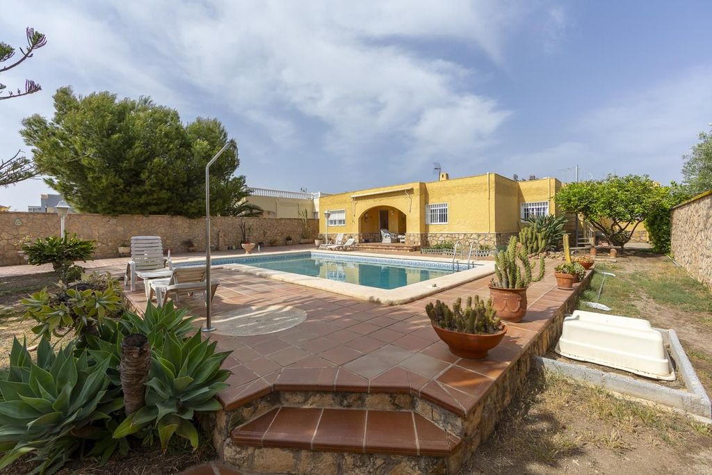 Maison de luxe à vendre à Retamar, 629 000 €, Photo 1