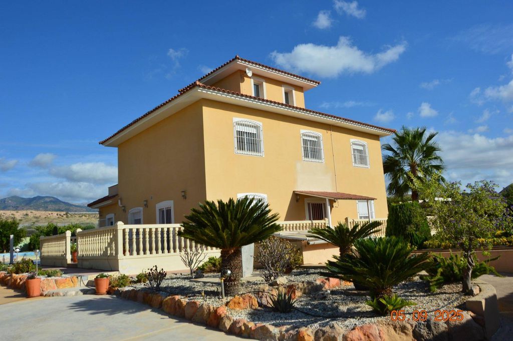 Luxury House for sale in Totana, 450 000 €, Photo 1