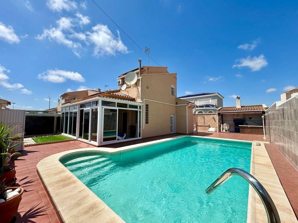 Maison de luxe à vendre à Torrevieja, 549 000 €, Photo 1