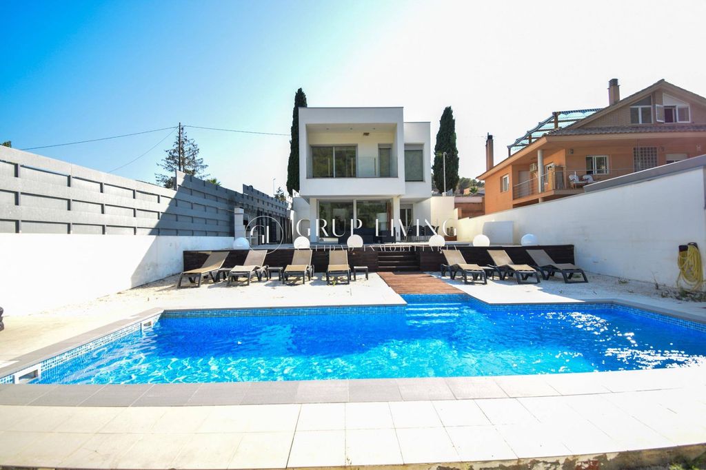 Maison de luxe à vendre à Canyelles, 574 000 €, Photo 1