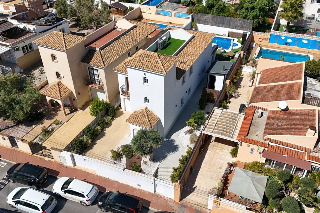Maison de luxe à vendre à Torrevieja, 590 000 €, Photo 2