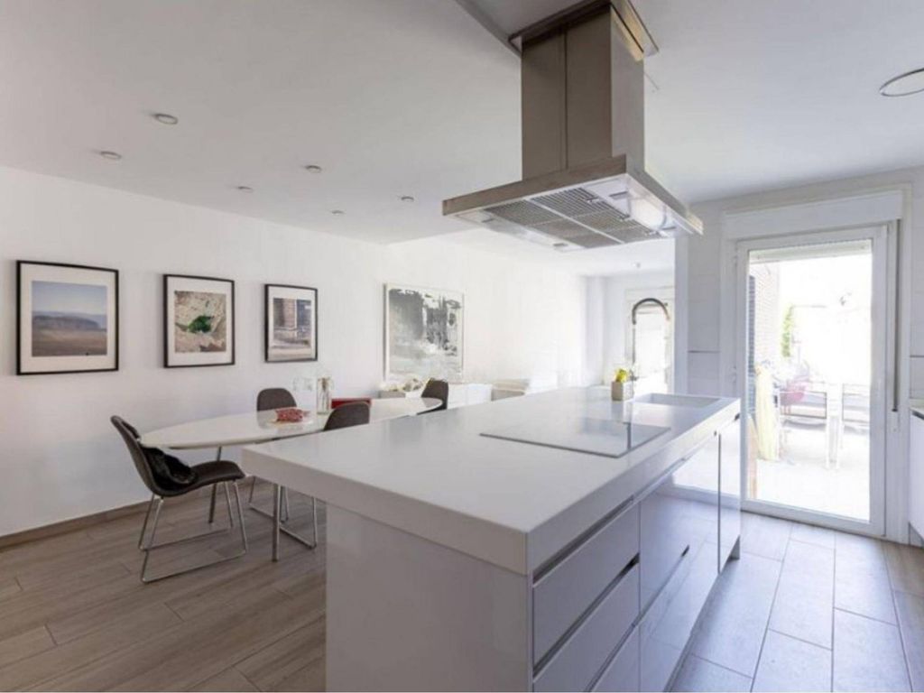 Maison de luxe à vendre à Villaviciosa de Odón, 780 000 €, Photo 2