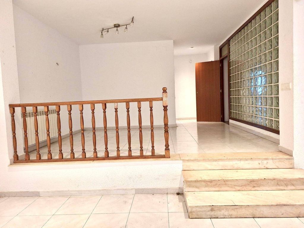 Luxury House for sale in Rubí, 450 000 €, Photo 3