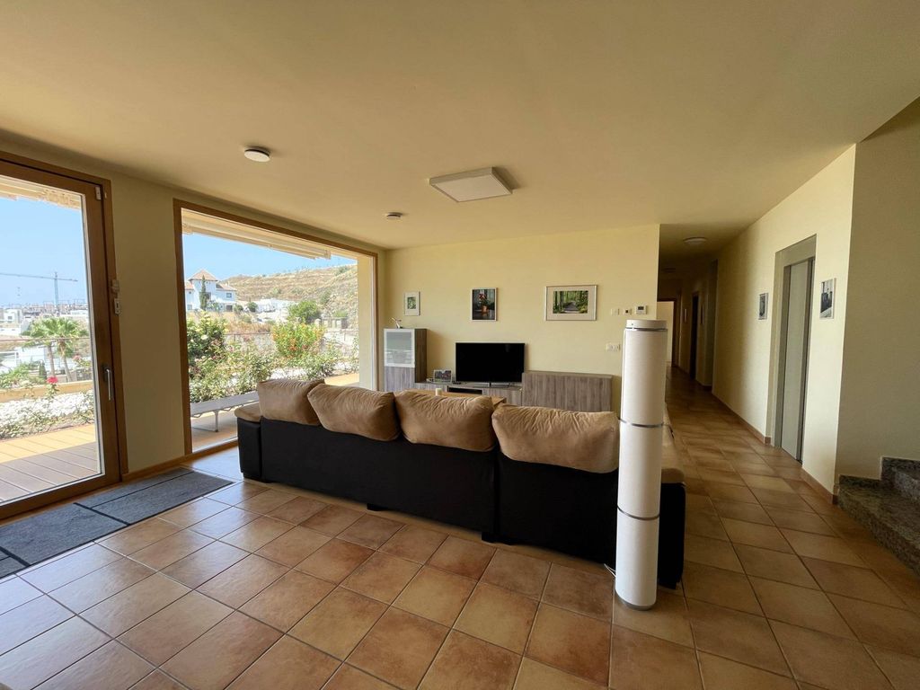 Luxury House for sale in Torrox Costa, 950 000 €, Photo 5
