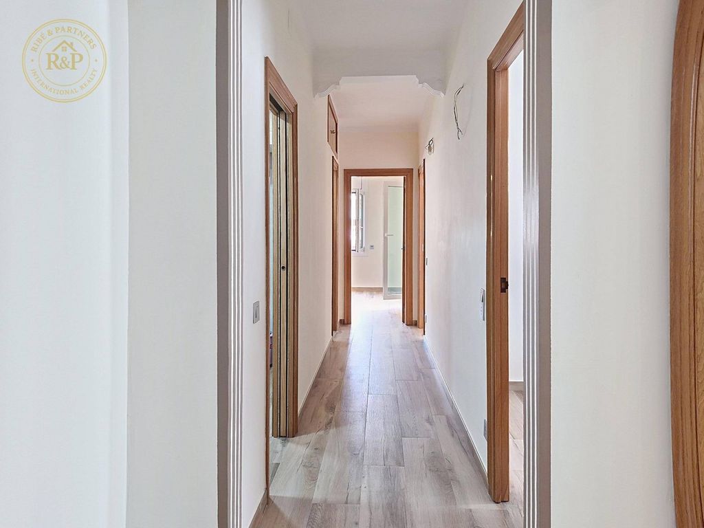 Luxury Apartment for sale in Barcelona, 650 000 €, Photo 6