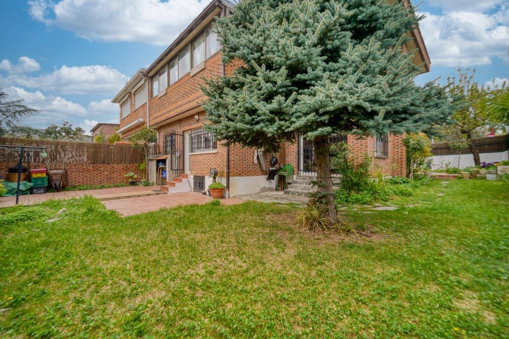 Maison de luxe à vendre à Madrid, 1 250 000 €, Photo 1