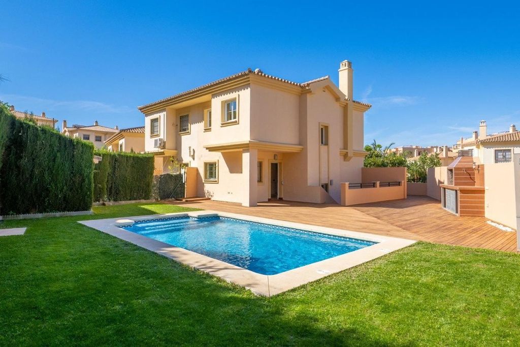 Maison de luxe à vendre à Fuengirola, 699 000 €, Photo 1