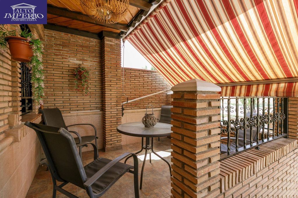 Luxury House for sale in Ogíjares, 580 000 €, Photo 1