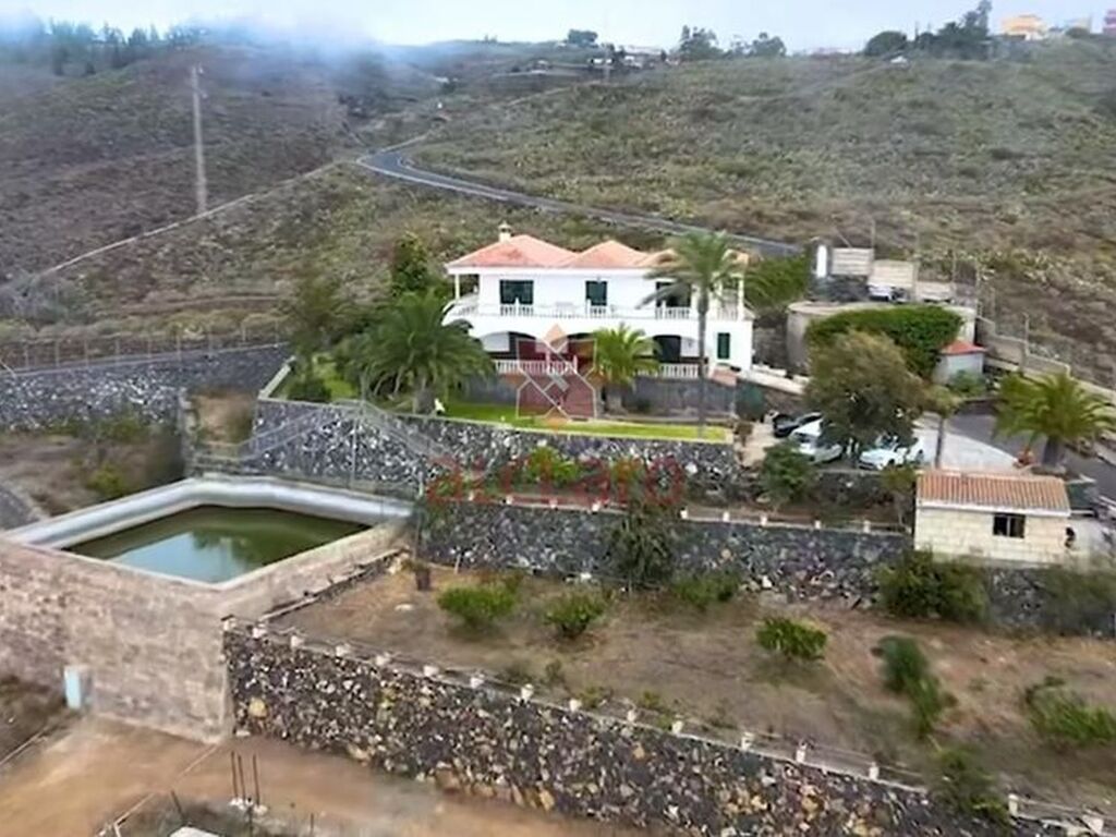 Maison de luxe à vendre à Arona, 700 000 €, Photo 1