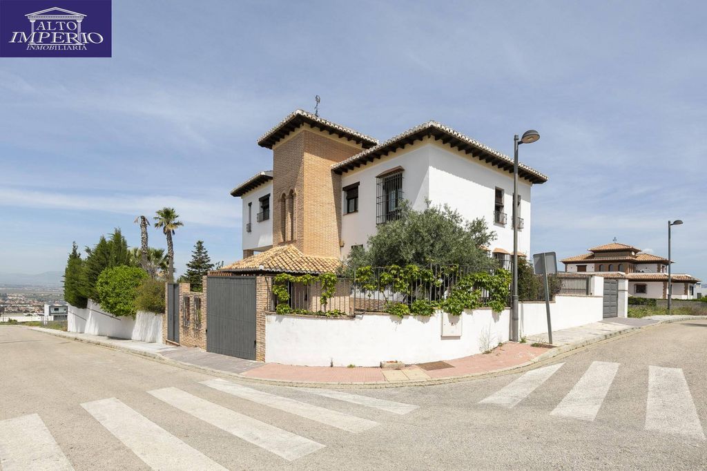 Maison de luxe à vendre à Zubia, 606 000 €, Photo 2