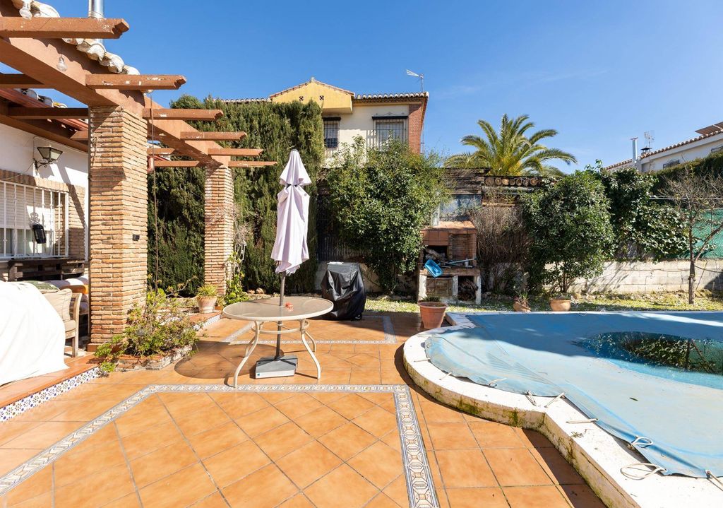 Maison de luxe à vendre à Peligros, 430 000 €, Photo 2