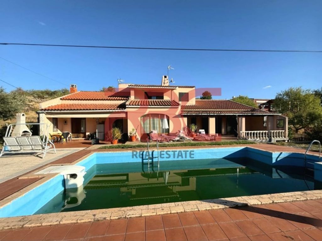 Maison de luxe à vendre à Vila Flor, 730 000 €, Photo 1