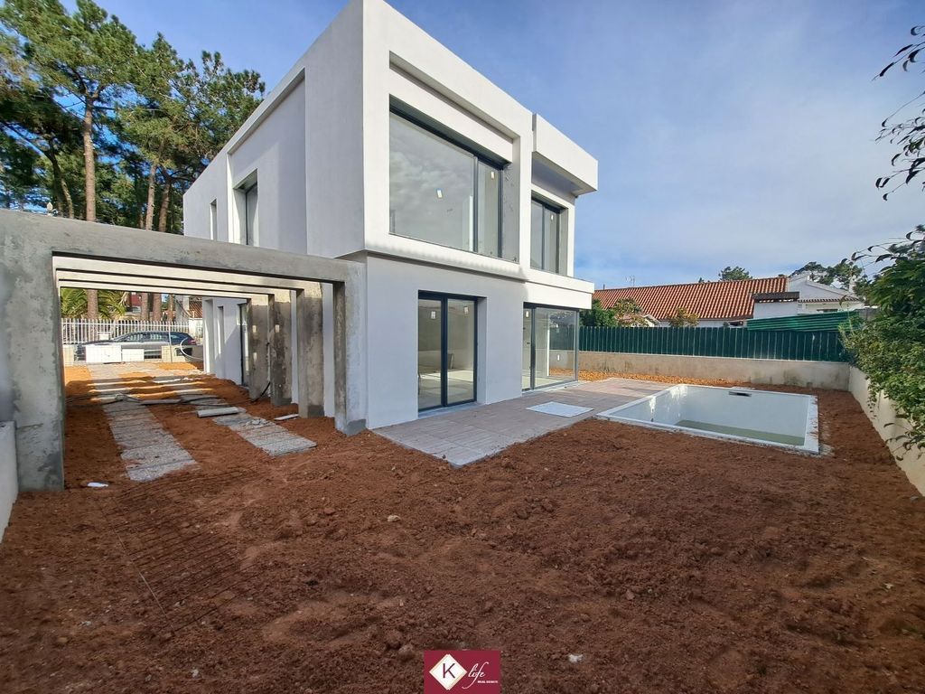 Luxury House for sale in Almada, 598 000 €, Photo 1