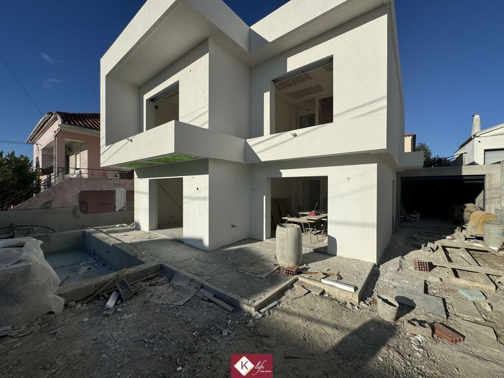 Luxury House for sale in Almada, 585 000 €, Photo 1