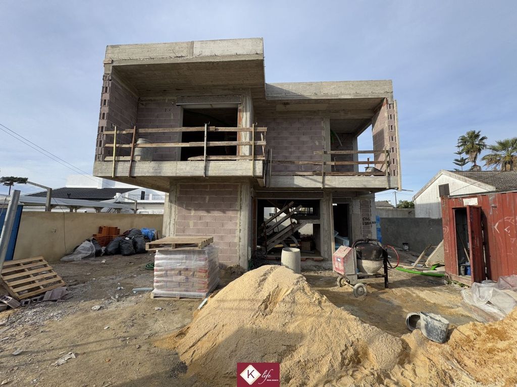 Luxury House for sale in Almada, 815 000 €, Photo 1