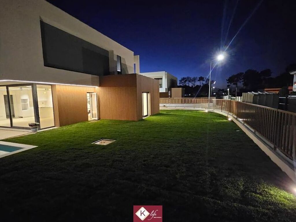 Luxury House for sale in Almada, 899 500 €, Photo 1