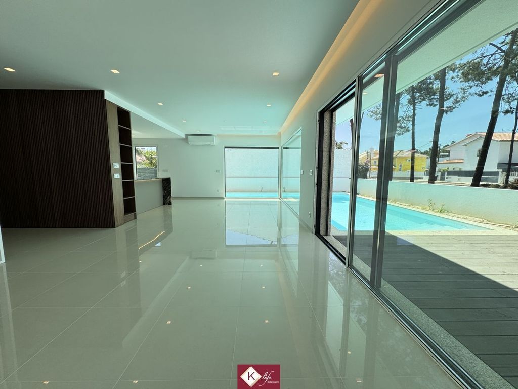 Luxury House for sale in Almada, 850 000 €, Photo 1