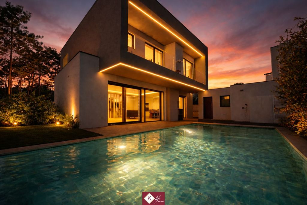 Luxury House for sale in Almada, 795 000 €, Photo 1