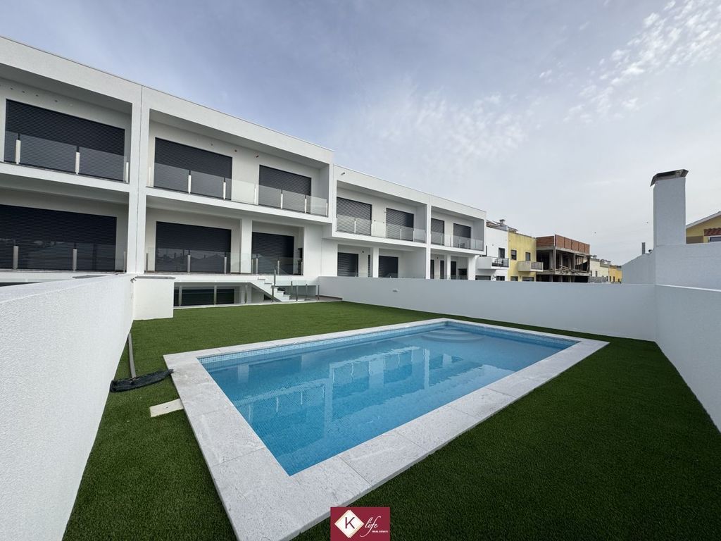 Luxury House for sale in Almada, 620 000 €, Photo 1