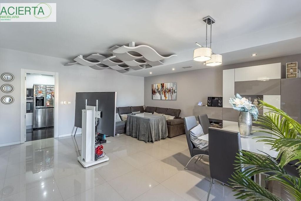 Maison de luxe à vendre à Maracena, 439 000 €, Photo 1