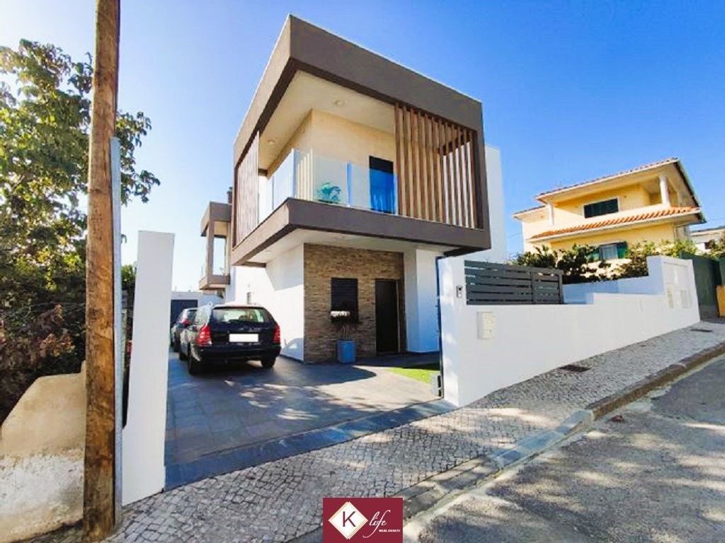 Luxury House for sale in Almada, 560 000 €, Photo 2