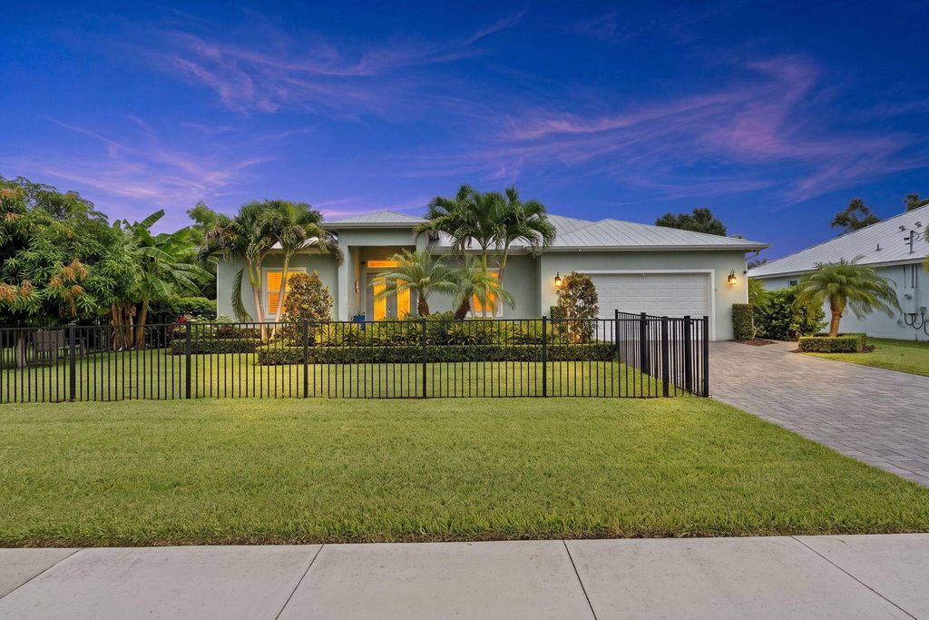 Luxury House for sale in Stuart, 795 888 €, Photo 1