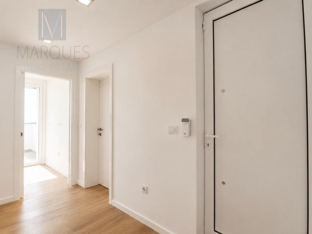 Luxury House for sale in Almada, 750 000 €, Photo 2