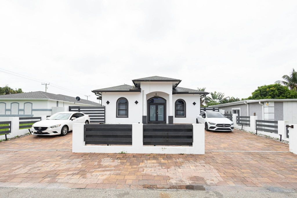 Maison de luxe à vendre à West Palm Beach, 601 433 €, Photo 1