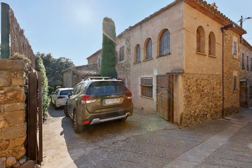 Luxury House for sale in La Bisbal d'Empordà, 990 000 €, Photo 3