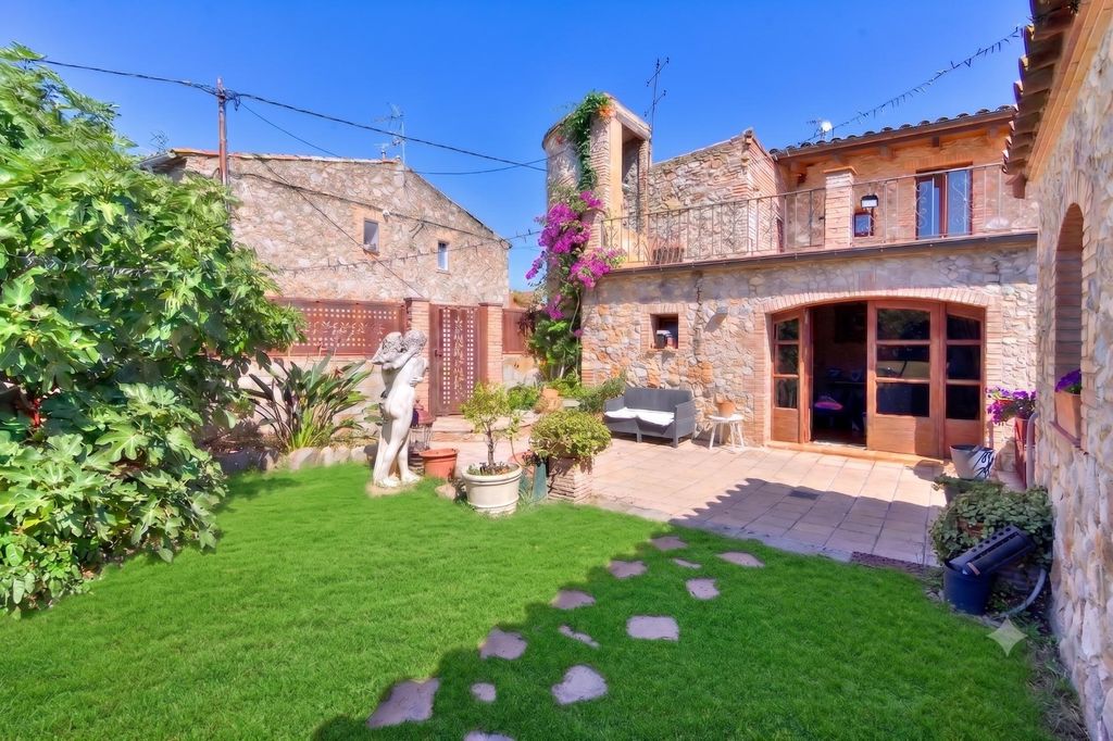 Maison de luxe à vendre à Vilamacolum, 1 850 000 €, Photo 1