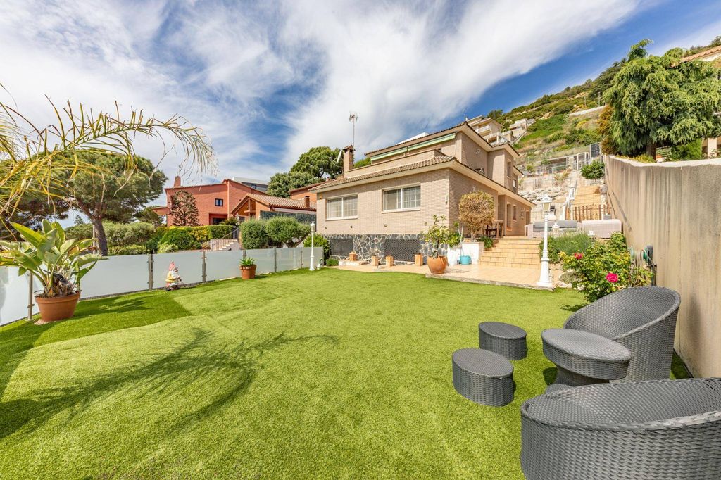 Maison de luxe à vendre à Badalona, 1 390 000 €, Photo 1