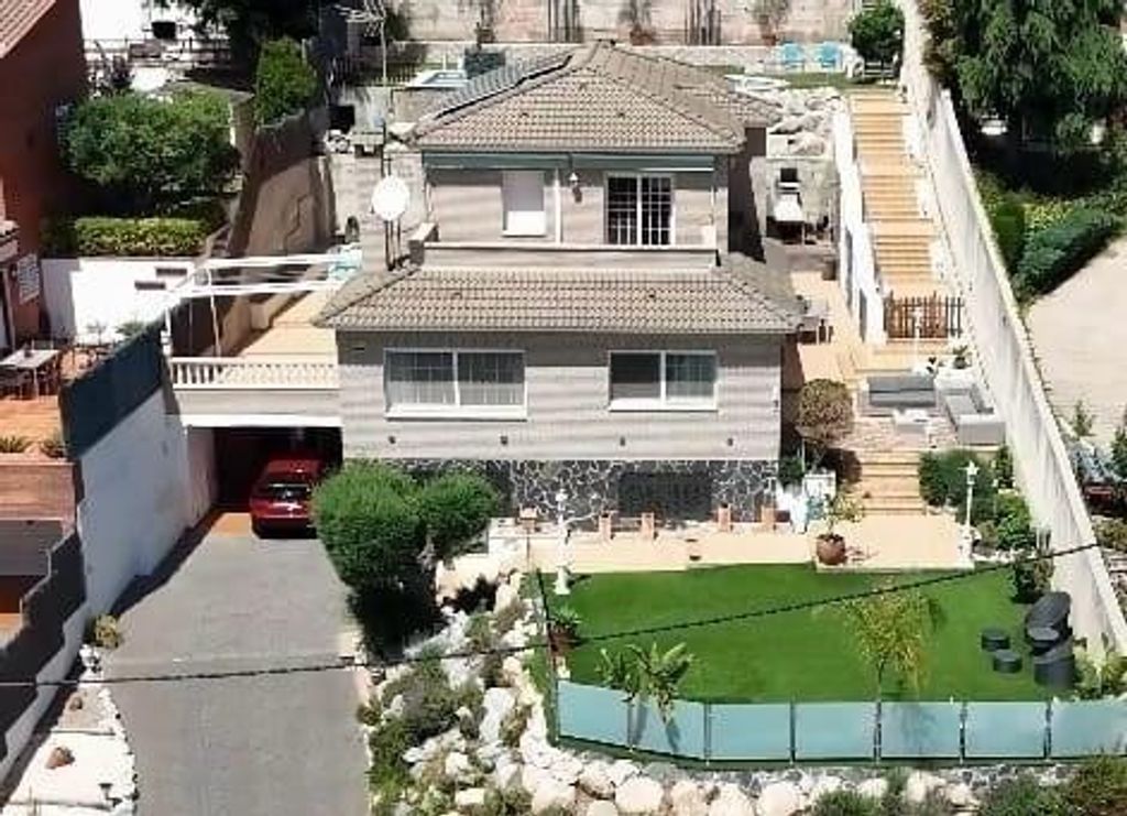 Luxury House for sale in Badalona, 1 390 000 €, Photo 1