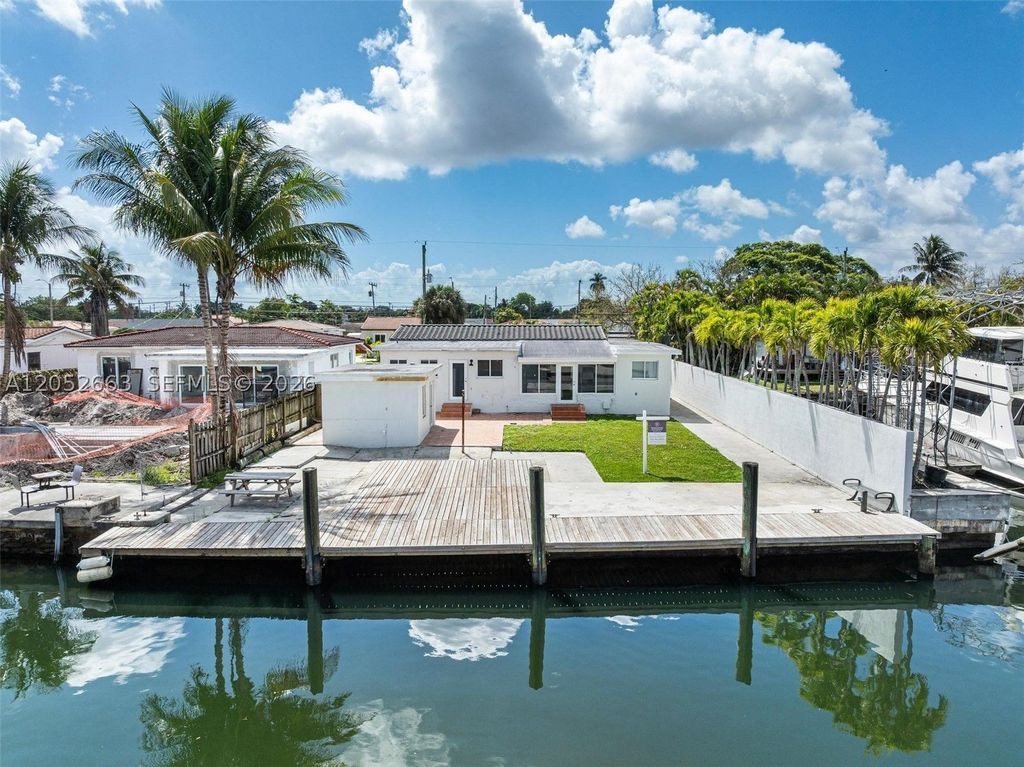 Luxury House for sale in Miami Heights Trailer Park, 1 422 006 €, Photo 1