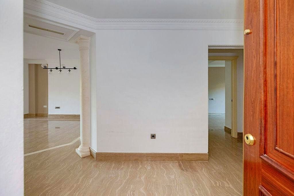 Luxury Apartment for sale in Marbella, 899 000 €, Photo 3