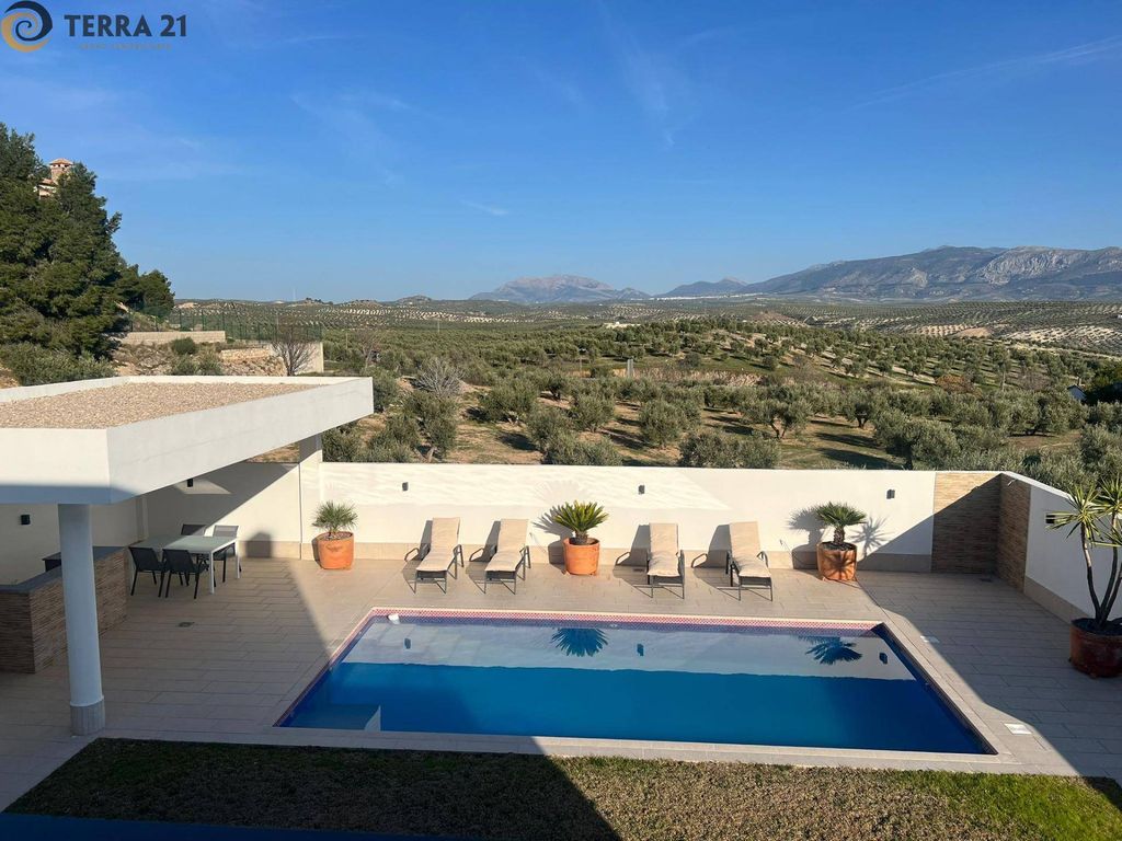 Maison de luxe à vendre à Jaén, 560 000 €, Photo 1