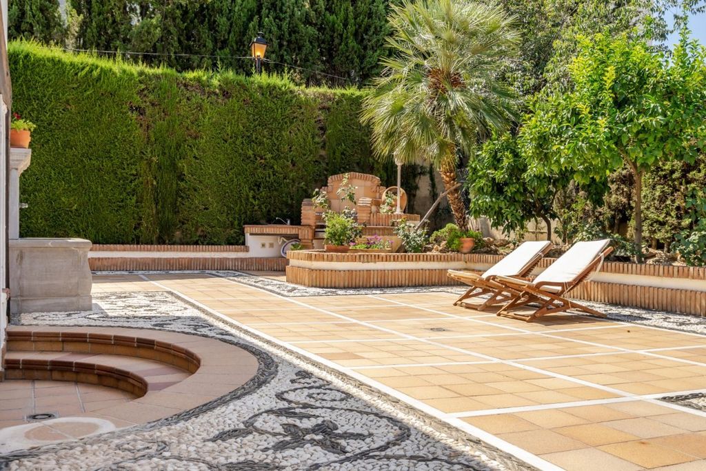 Maison de luxe à vendre à Zubia, 549 000 €, Photo 3