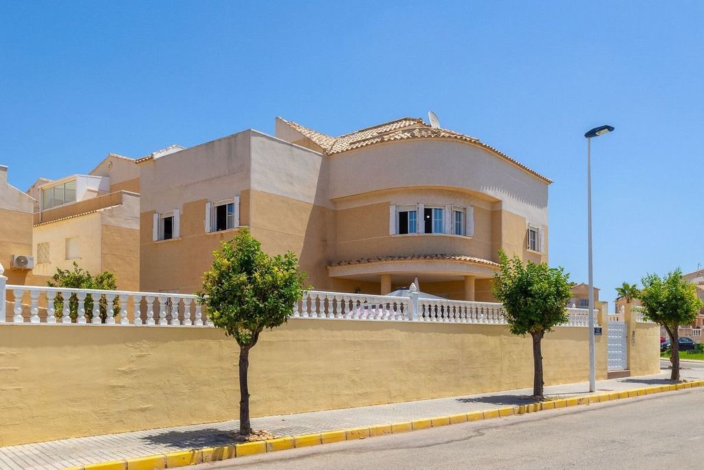 Maison de luxe à vendre à Torrevieja, 539 000 €, Photo 1