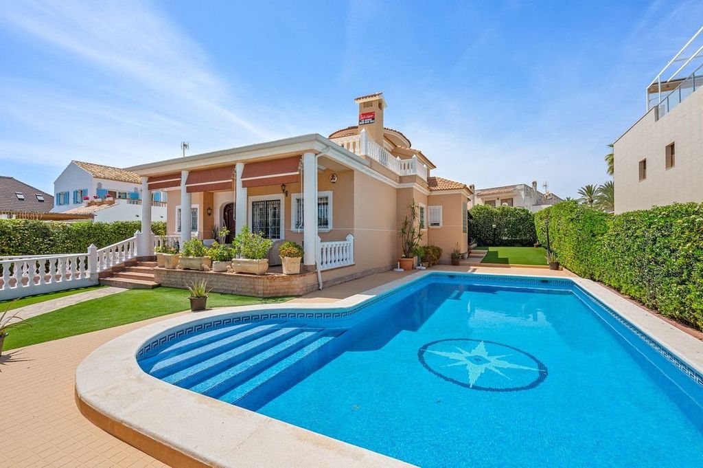 Maison de luxe à vendre à Torrevieja, 950 000 €, Photo 1