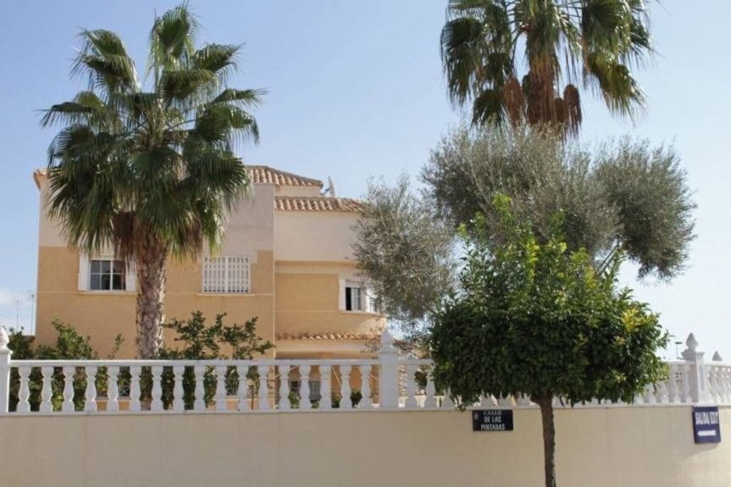 Luxury House for sale in Torrevieja, 539 000 €, Photo 1