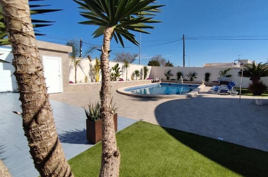 Maison de luxe à vendre à Torrevieja, 740 000 €, Photo 1