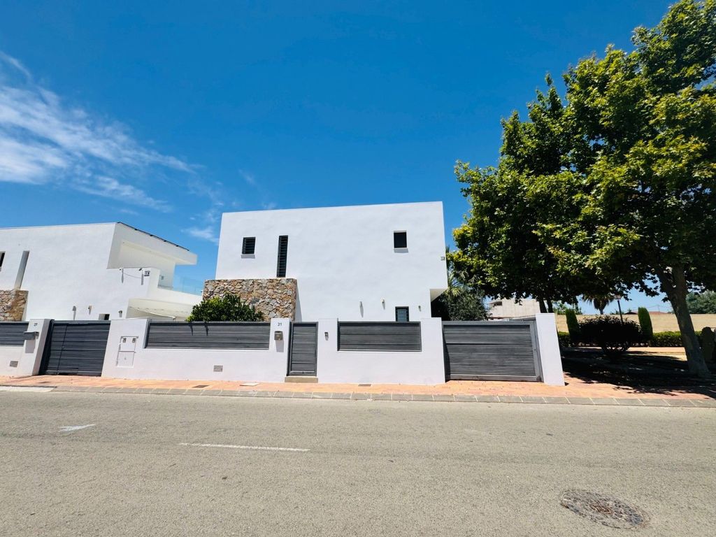 Luxury House for sale in San Pedro Del Pinatar, 550 000 €, Photo 1