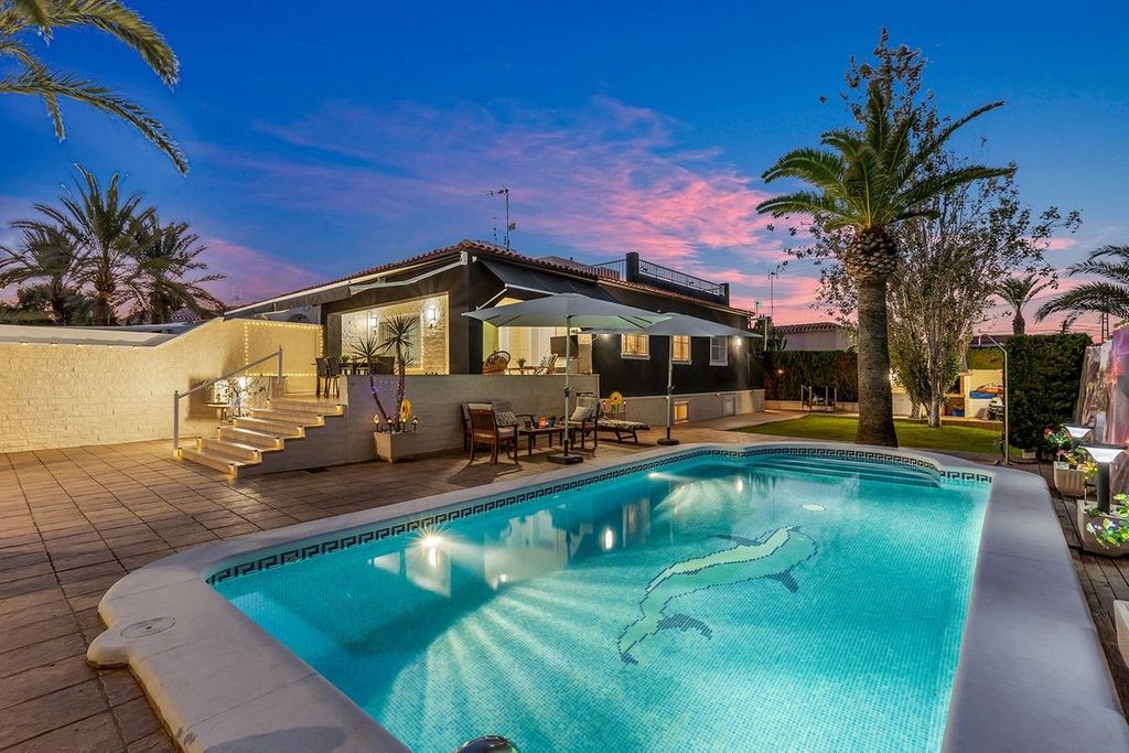 Maison de luxe à vendre à Torrevieja, 656 000 €, Photo 2
